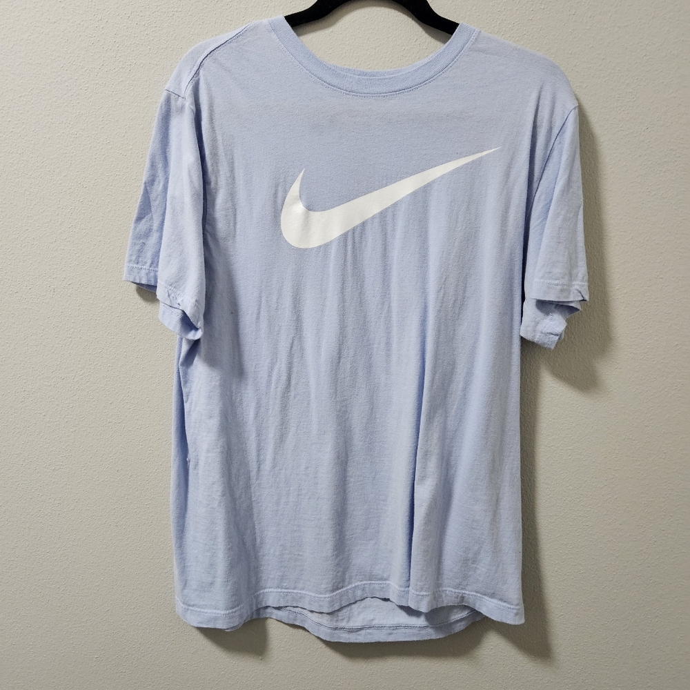 $5 WHEN BUNDLED 🍇 NIKE The Nike Tee